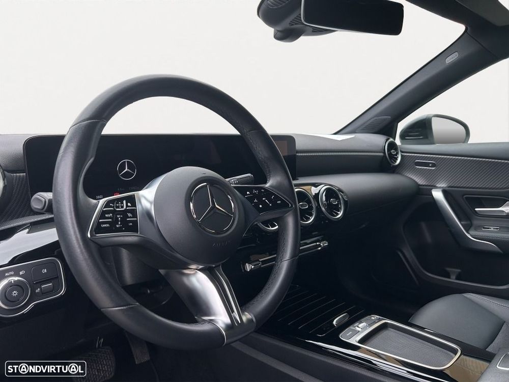 Mercedes-Benz A 180 d — fotografia 9