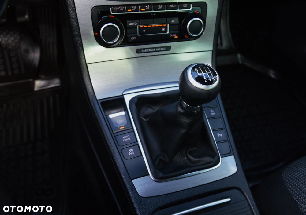 Volkswagen Passat - 26