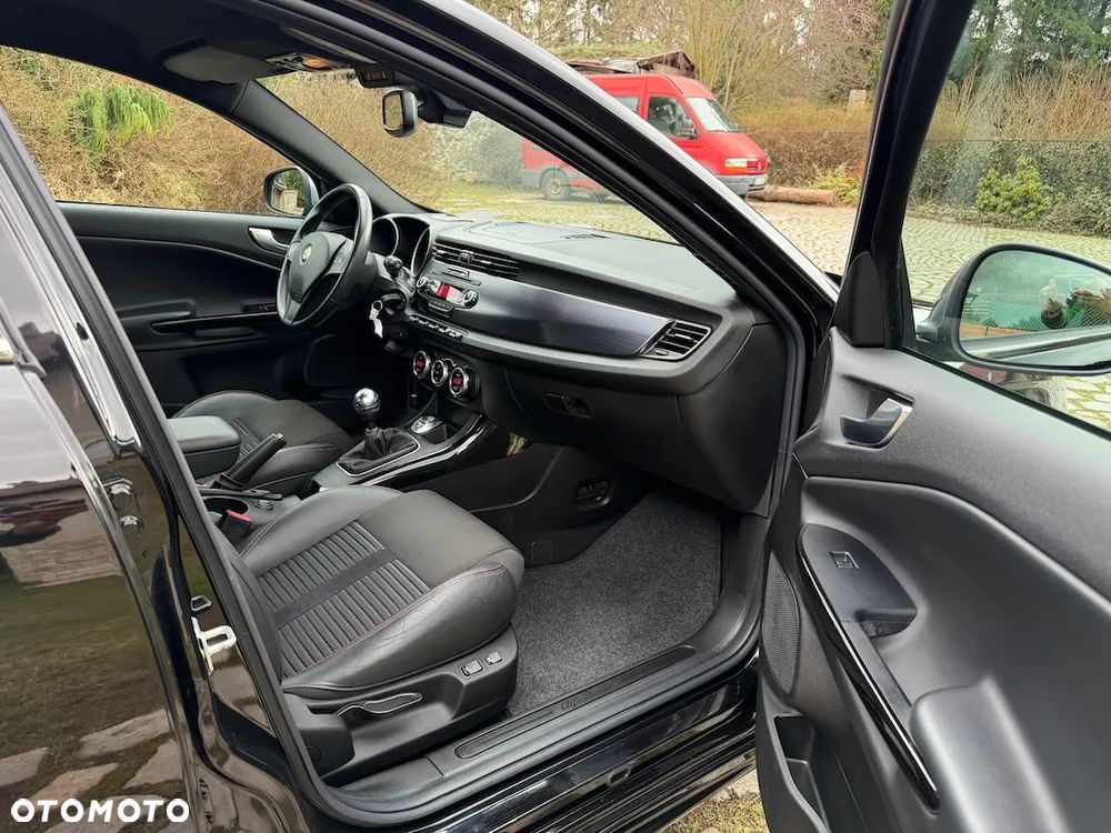 Alfa Romeo Giulietta 2.0 JTDM Distinctive - 8