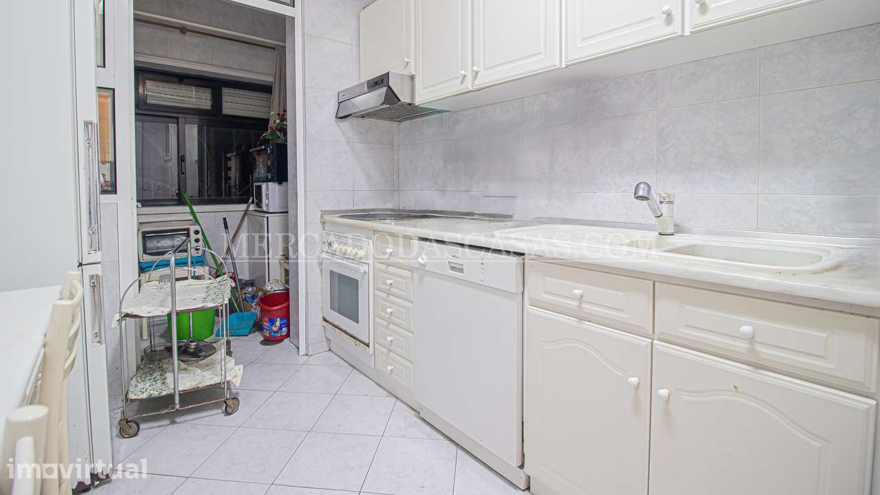 Apartamento T3, c/ lugar de garagem e varanda - Grande imagem: 2/10