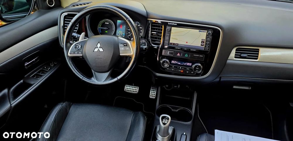 Mitsubishi Outlander PHEV Instyle NAVI + - 35