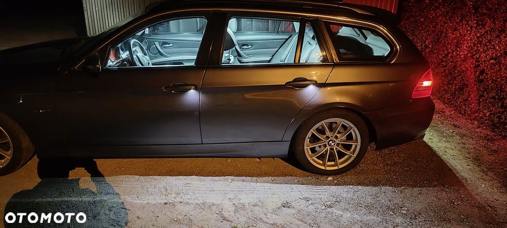 BMW Seria 3 330i - 39