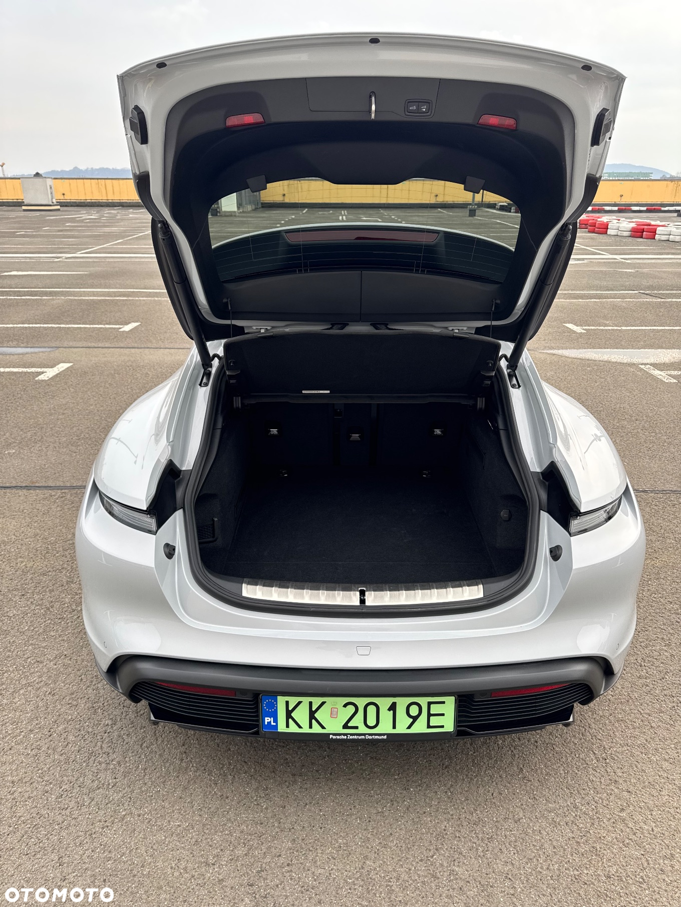 Porsche Taycan GTS Sport Turismo - 13