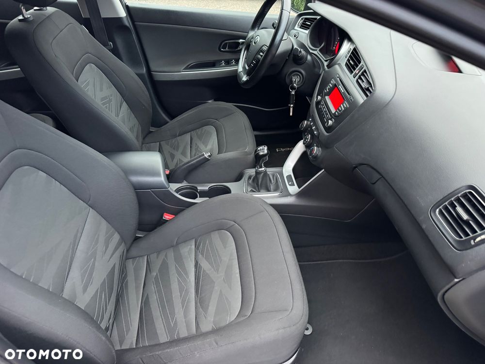 Kia Ceed 1.6 GDI ISG Dream Team Edition - 15
