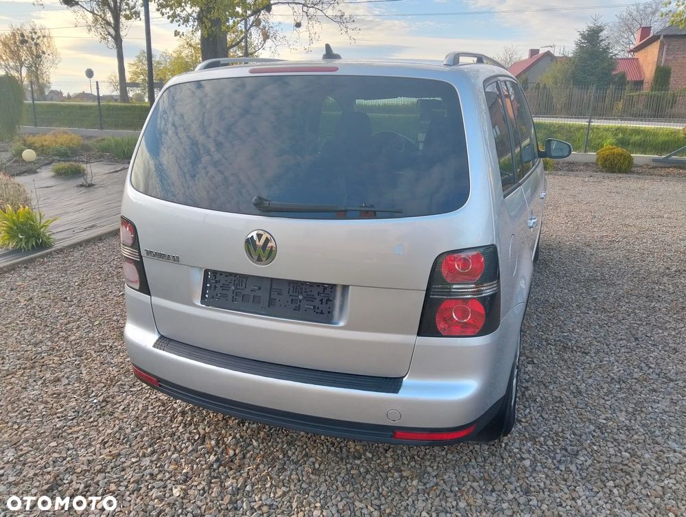 Volkswagen Touran 1.6 Conceptline - 22