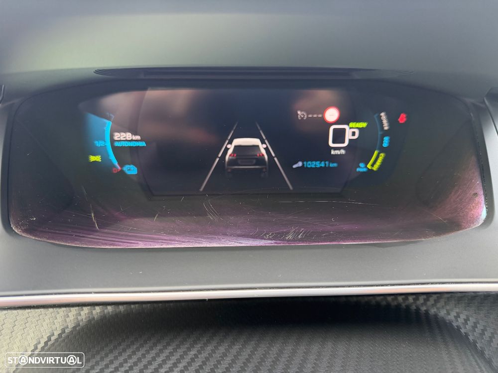 Peugeot e-2008 Allure - 12