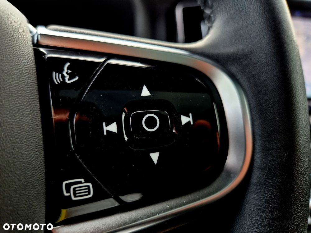 Volvo XC 60 B4 D AWD Ultimate Dark - 24