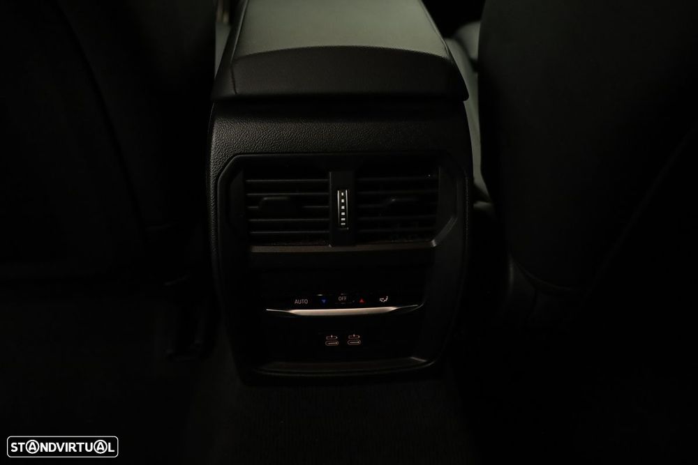 BMW 330 e Edição Desportiva M Auto - 23