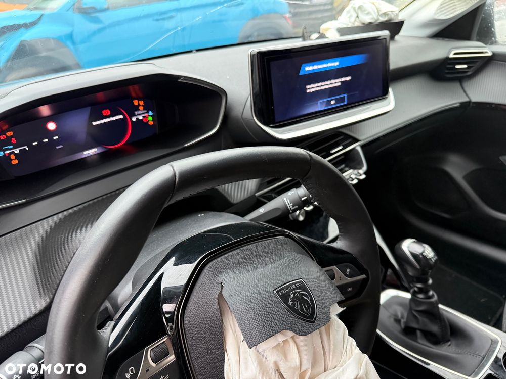Peugeot 208 - 5