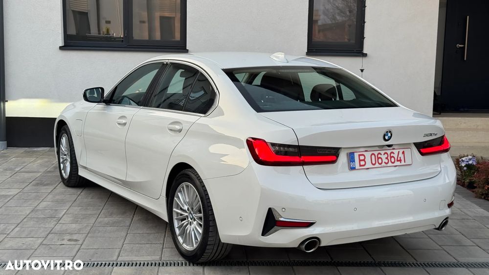BMW Seria 3 330e Aut. Luxury Line - 8