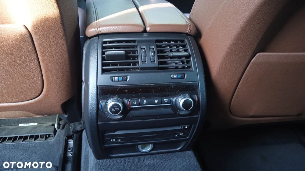 BMW Seria 5 520d xDrive - 10