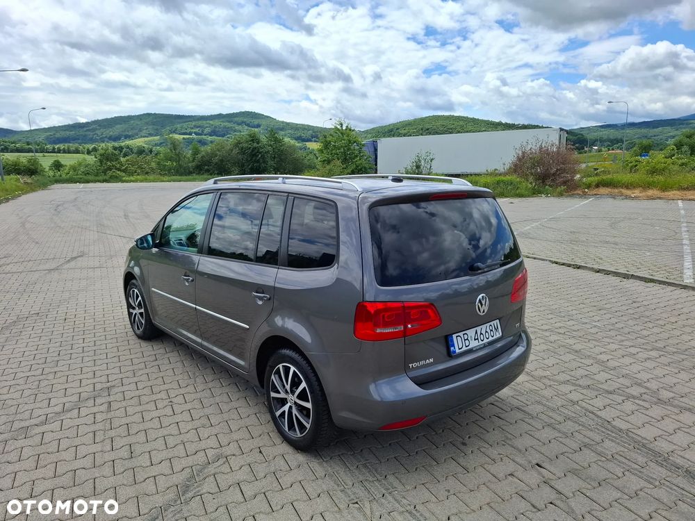 Volkswagen Touran - 5
