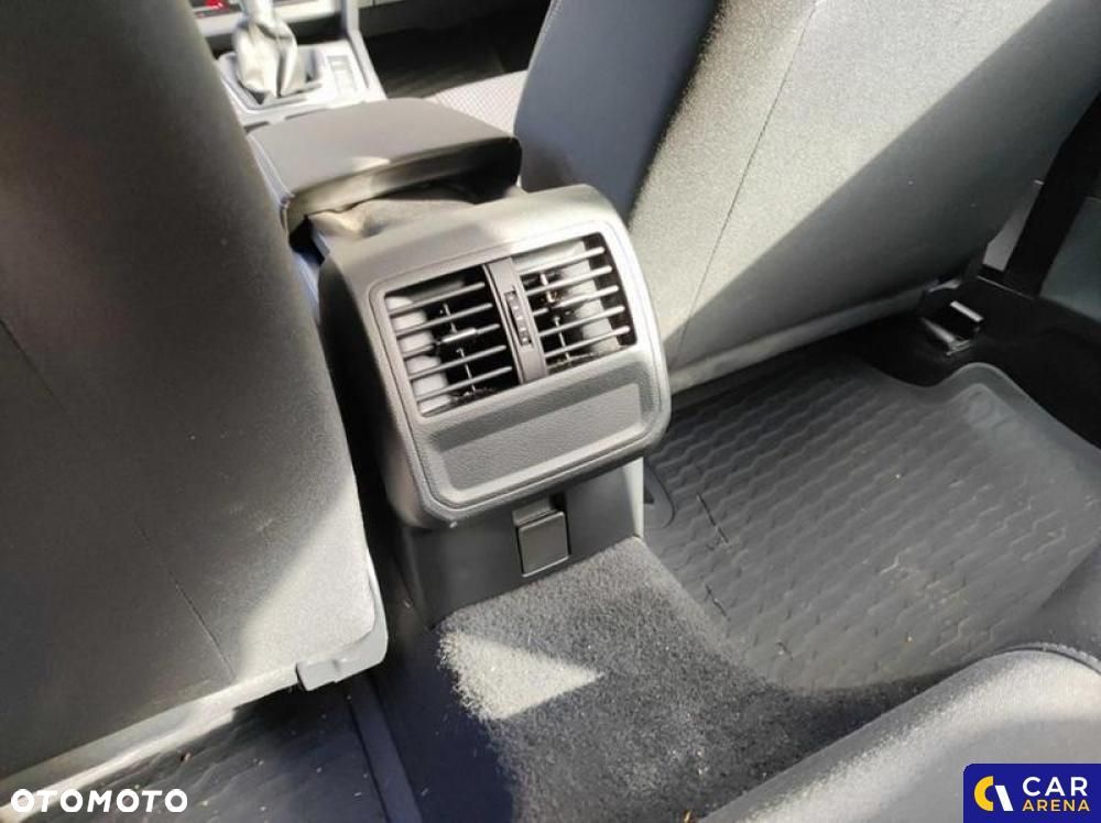 Volkswagen Passat - 32