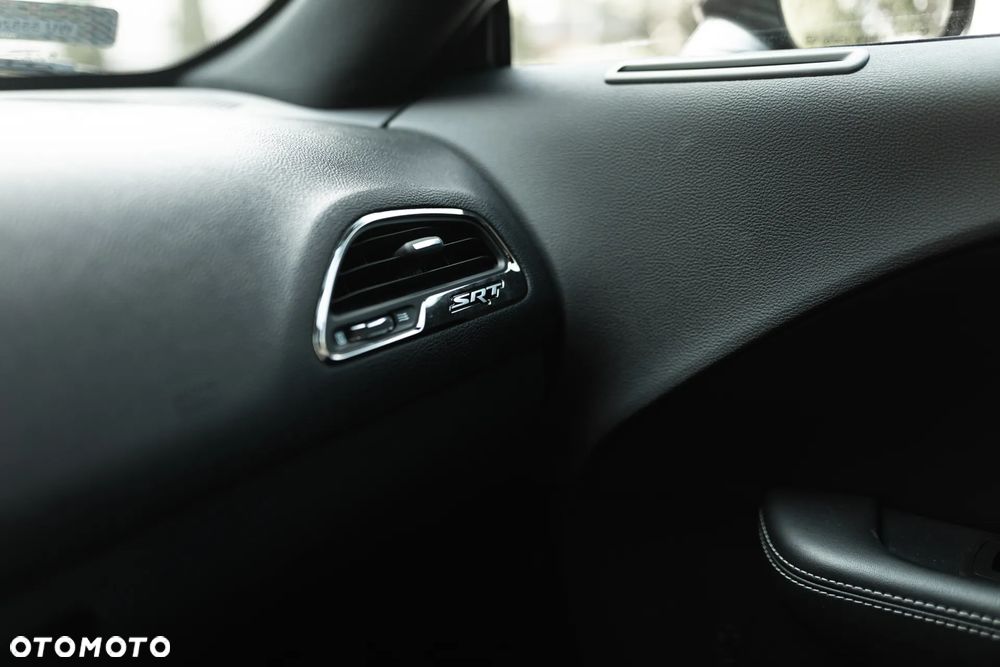 Dodge Challenger - 15