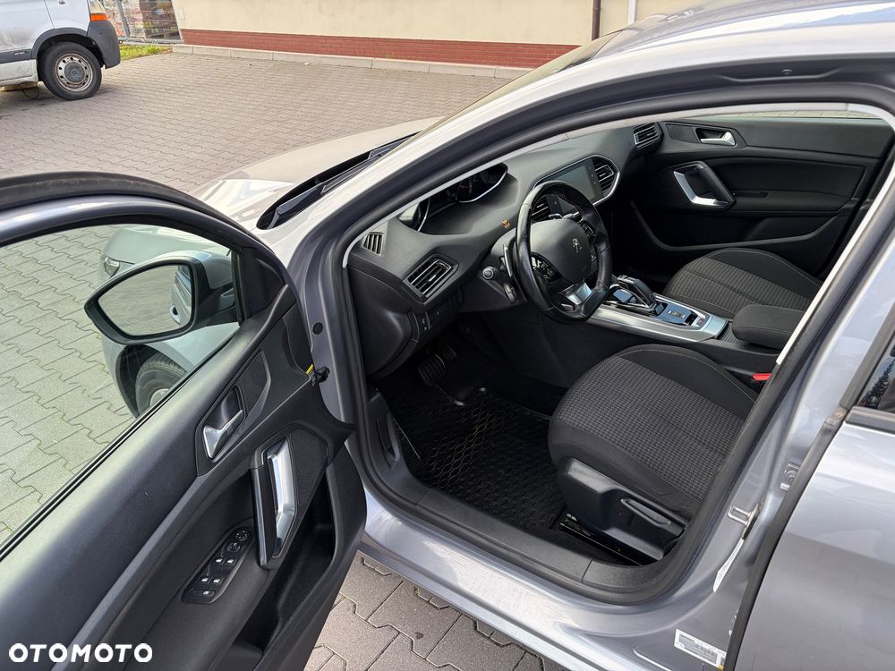 Peugeot 308 BlueHDi 130 EAT8 Black Edition - 16