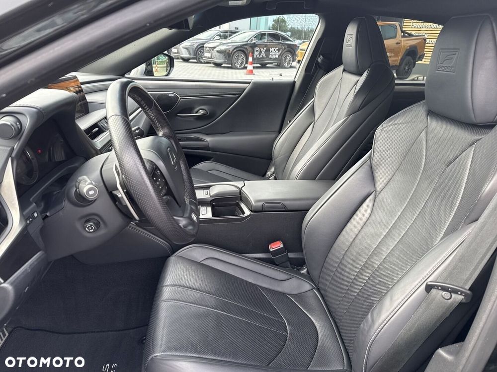 Lexus ES 300h F Sport Edition - 15
