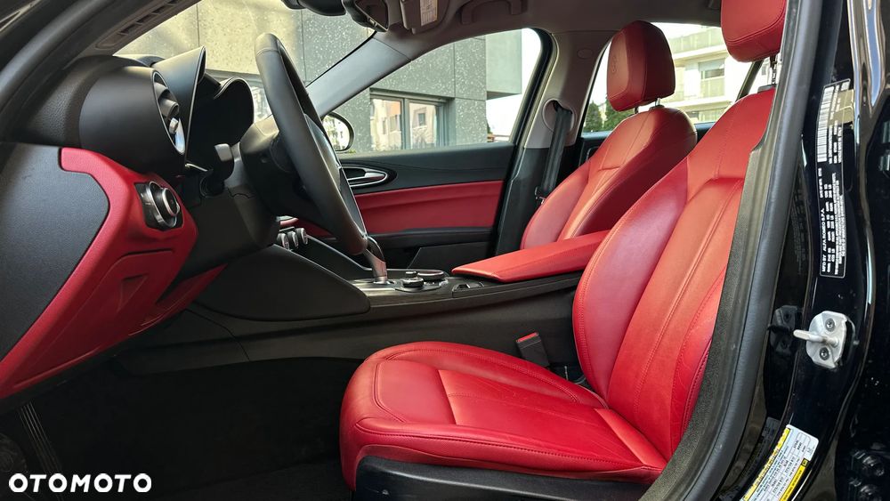 Alfa Romeo Giulia 2.0 Turbo 16V AT8-Q4 Veloce Ti - 25