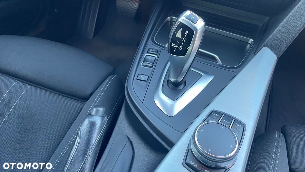 BMW Seria 3 320d Sport Line - 19
