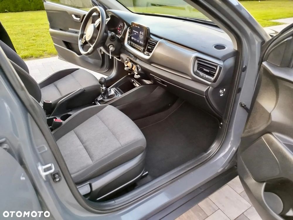 Kia Stonic 1.2 L Business Line - 24