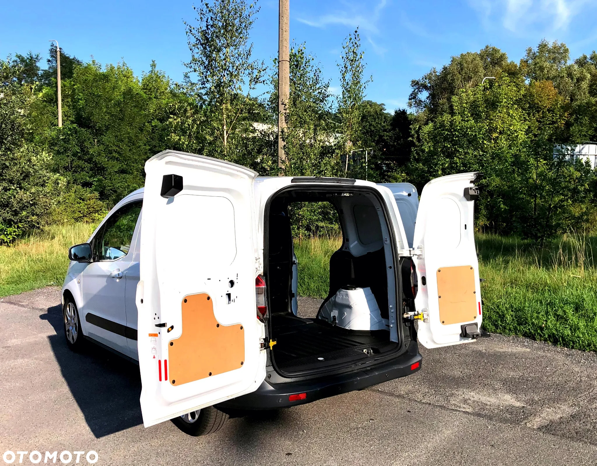 Ford COURIER - 14