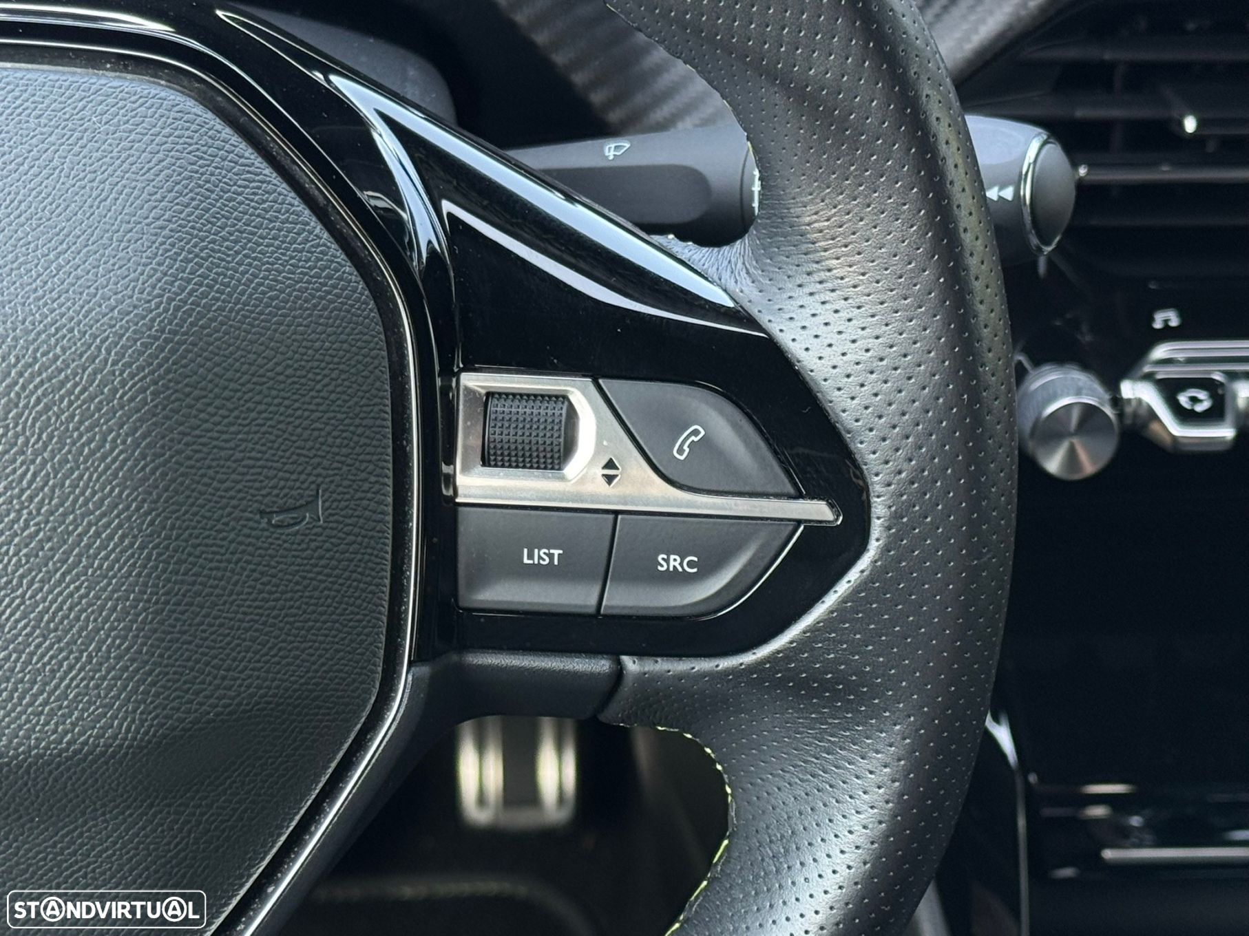 Peugeot e-2008 50 kWh GT - 35