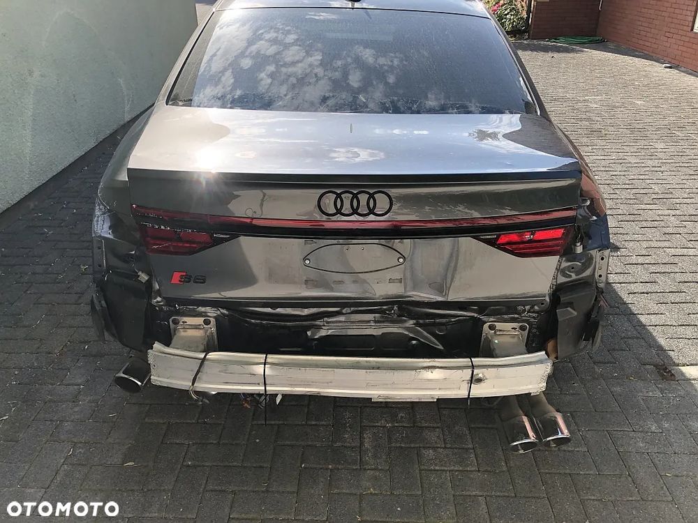Audi S8 - 4