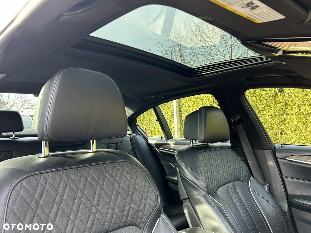 BMW Seria 5 M550i xDrive sport - 19