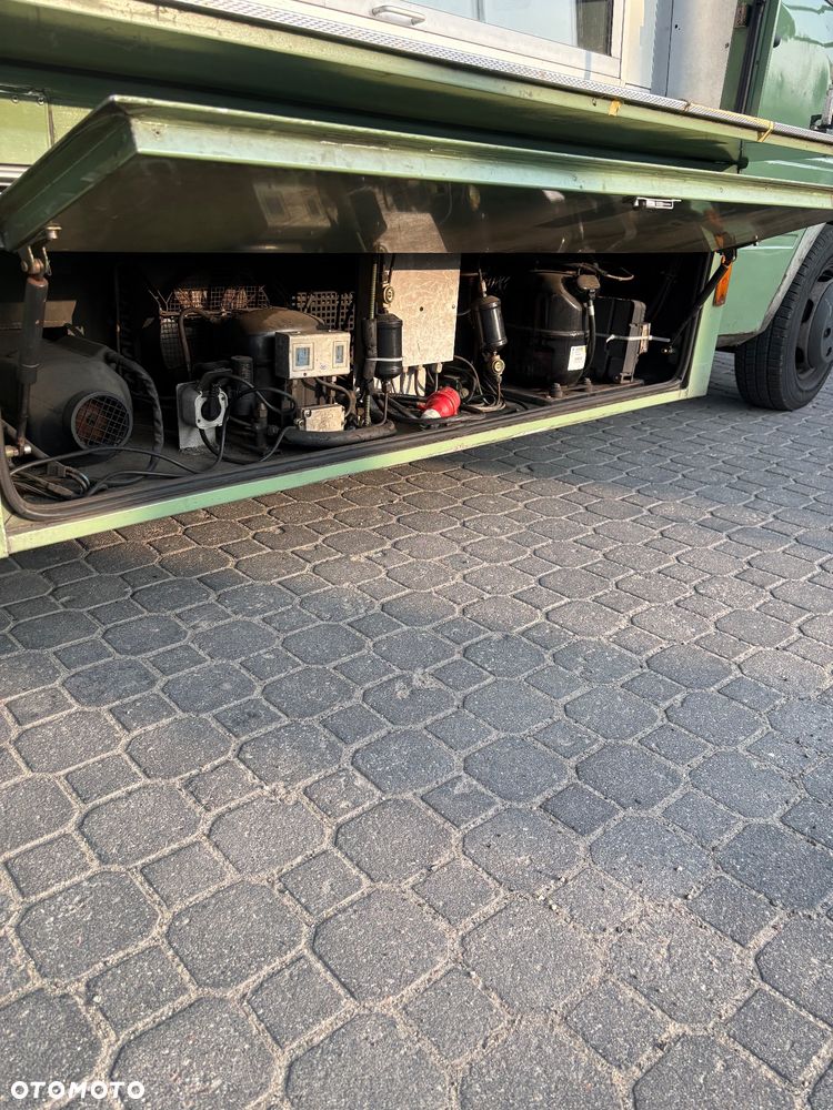 Mercedes-Benz Sprinter 616 CDI FOOD TRUCK 2,7 CDI - 18