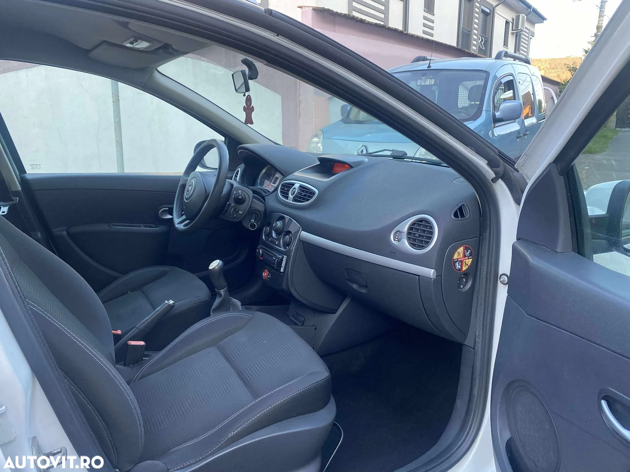 Renault Clio III 1.5dCi Dynamique - 4