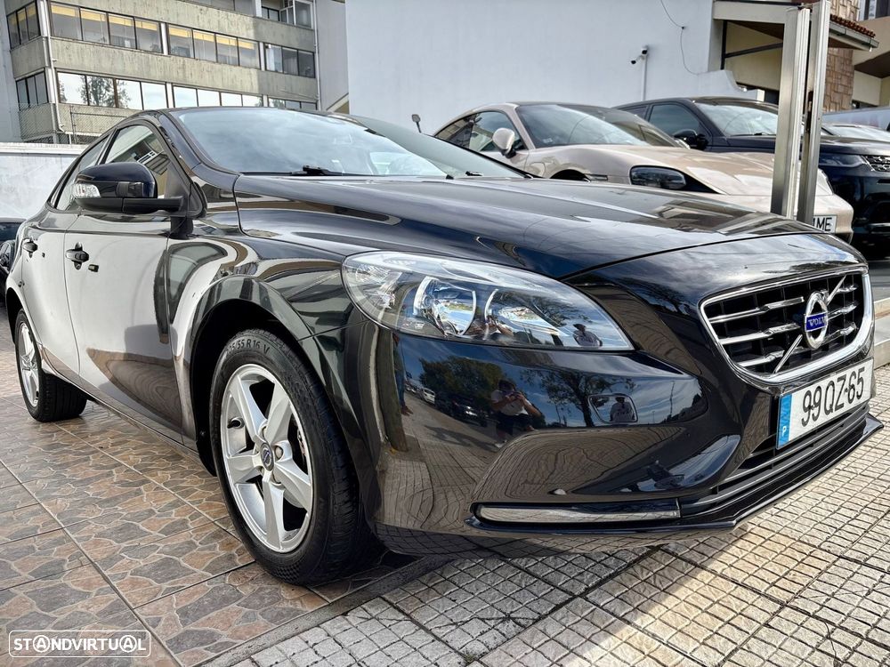 Volvo V40 2.0 D2 Momentum Eco - 1