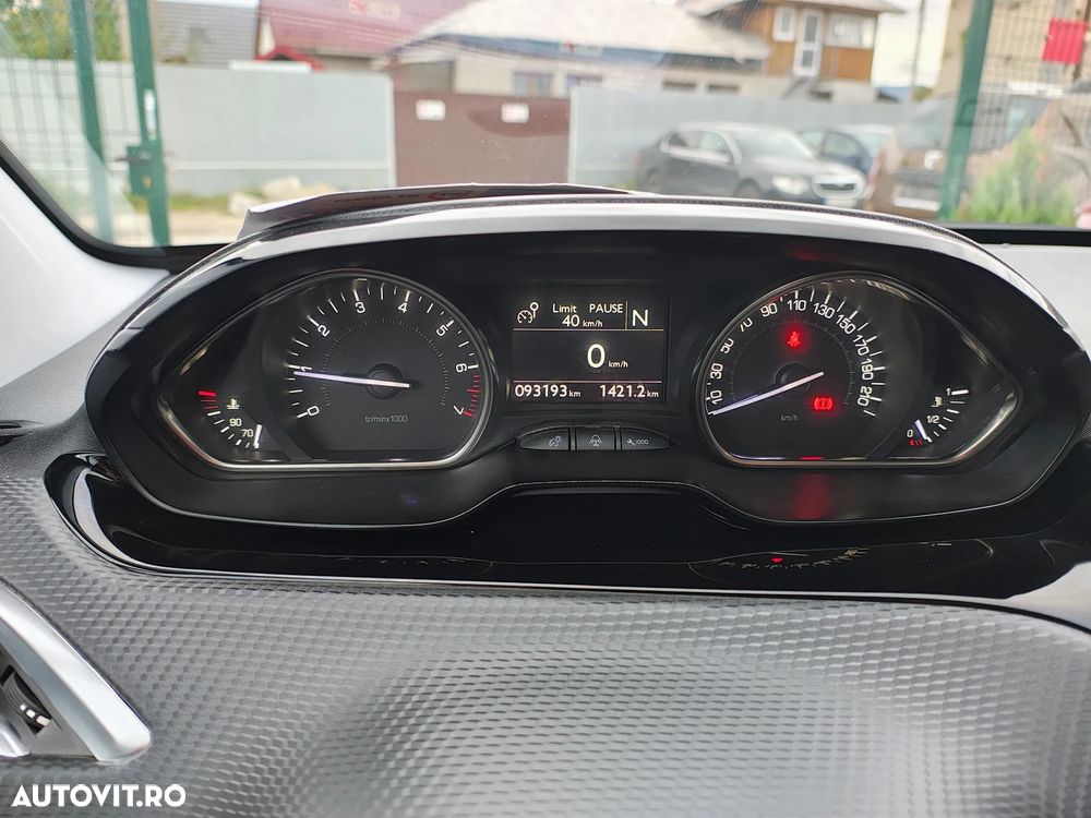Peugeot 2008 PureTech 110 GPF Stop&Start EAT6 Allure - 25