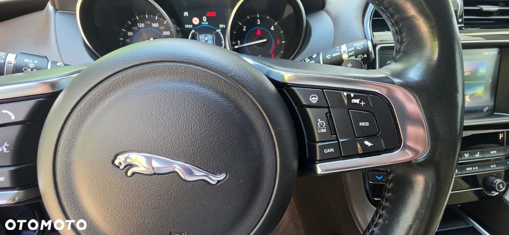 Jaguar F-Pace 20d AWD R-Sport - 31