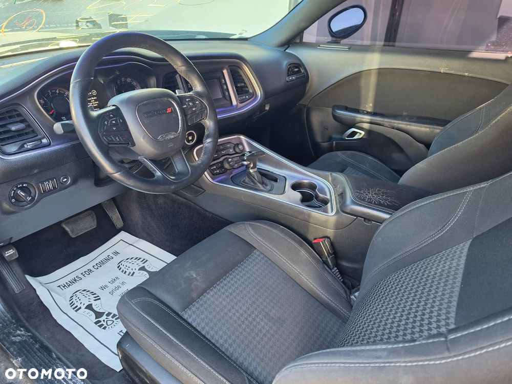 Dodge Challenger - 10