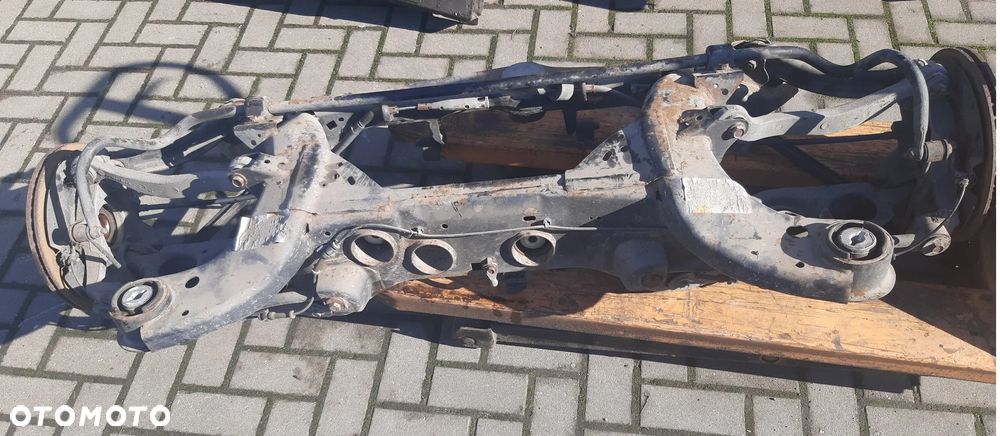 Thema II zawieszenie tylne belka sanki tył Chrysler 300 II - 1