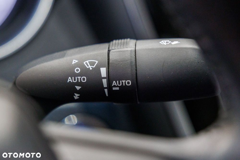 Toyota Camry 2.5 Hybrid Comfort CVT - 35