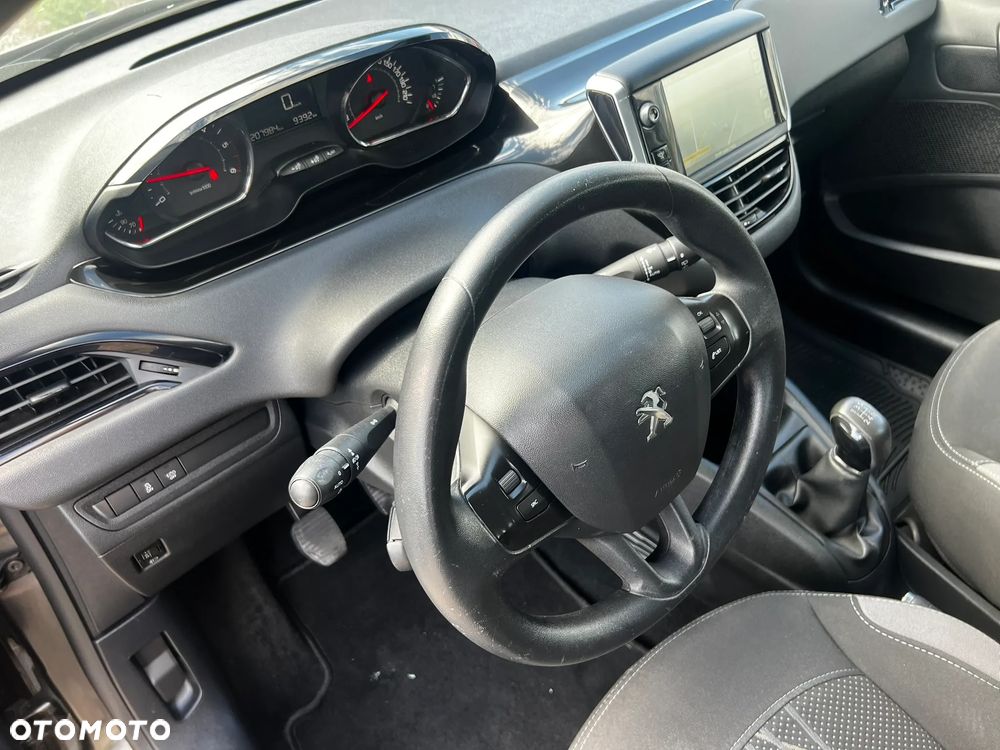 Peugeot 208 - 13