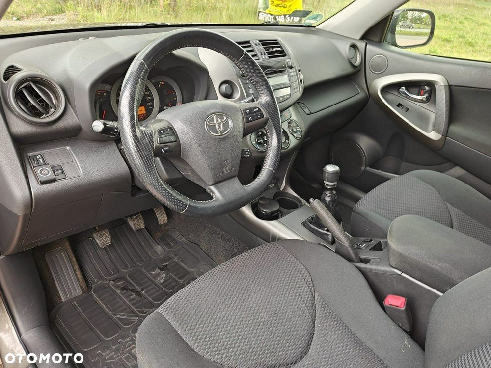 Toyota RAV4 - 9