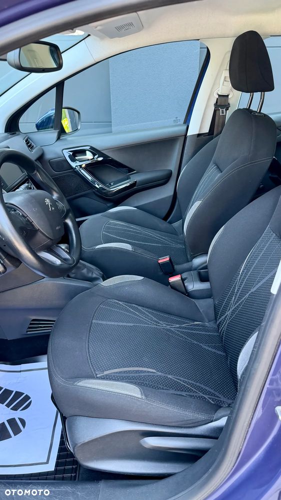 Peugeot 208 - 14