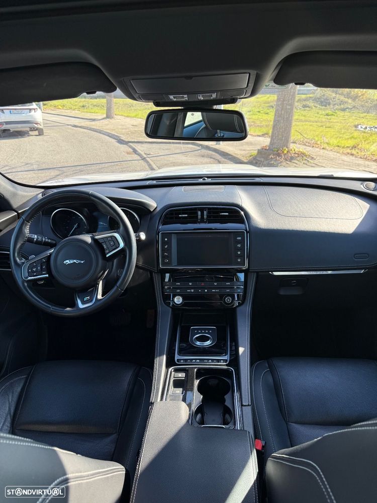 Jaguar F-Pace 2.0 i4D R-Sport AWD Aut. - 16