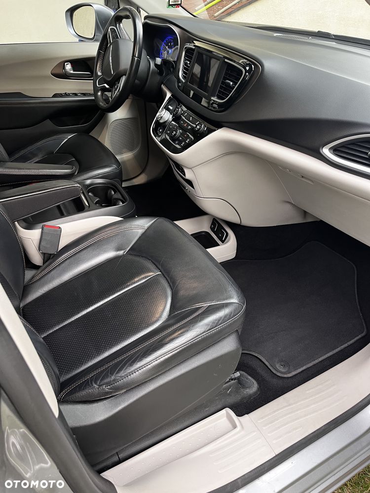 Chrysler Pacifica - 10