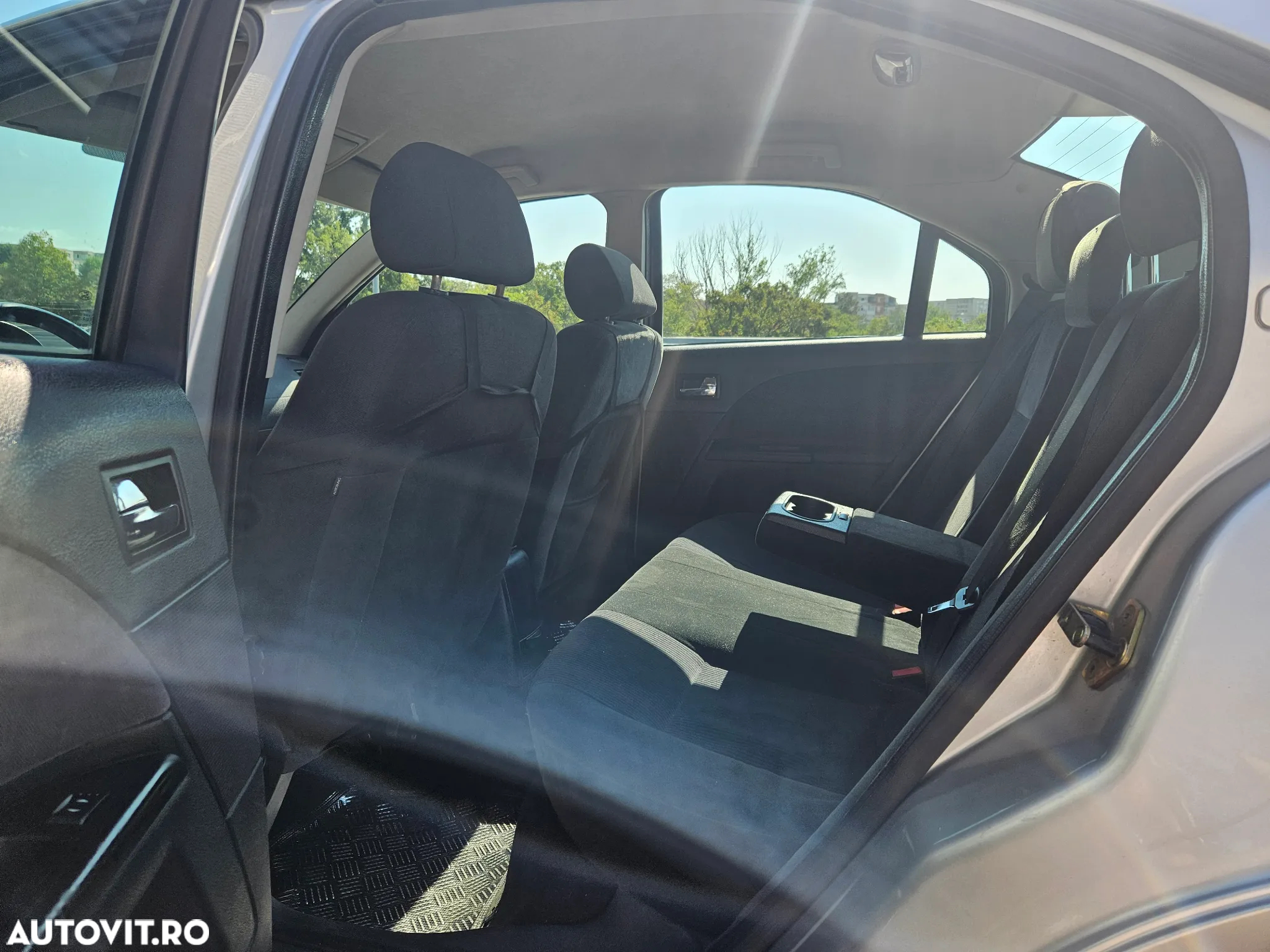 Ford Mondeo 2.0TDCi Ghia - 9
