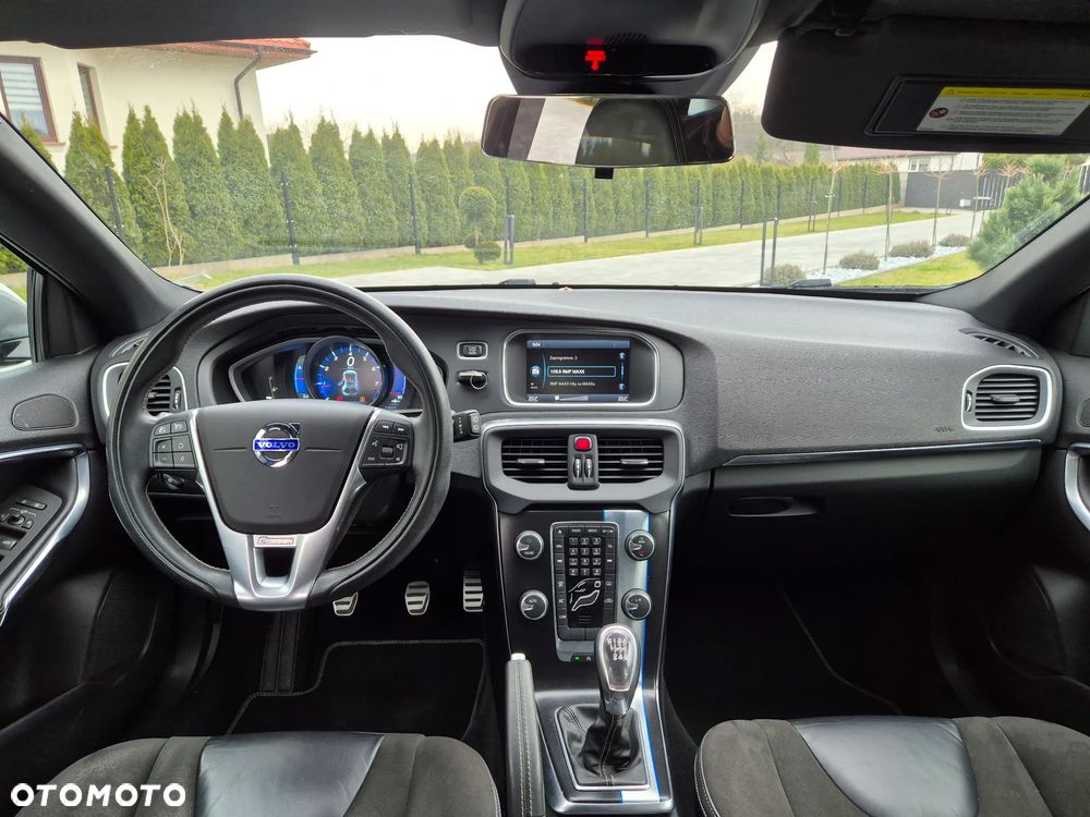 Volvo V40 T3 R Design - 18