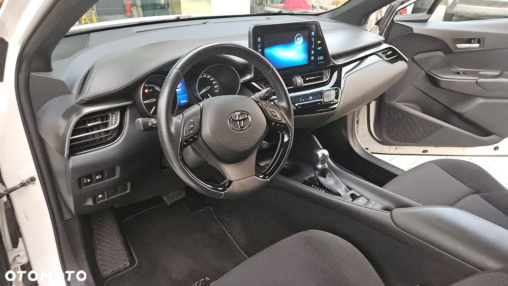 Toyota C-HR - 16