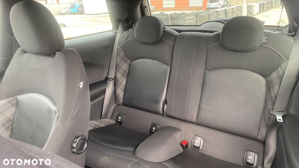 MINI Cooper Seven - 12