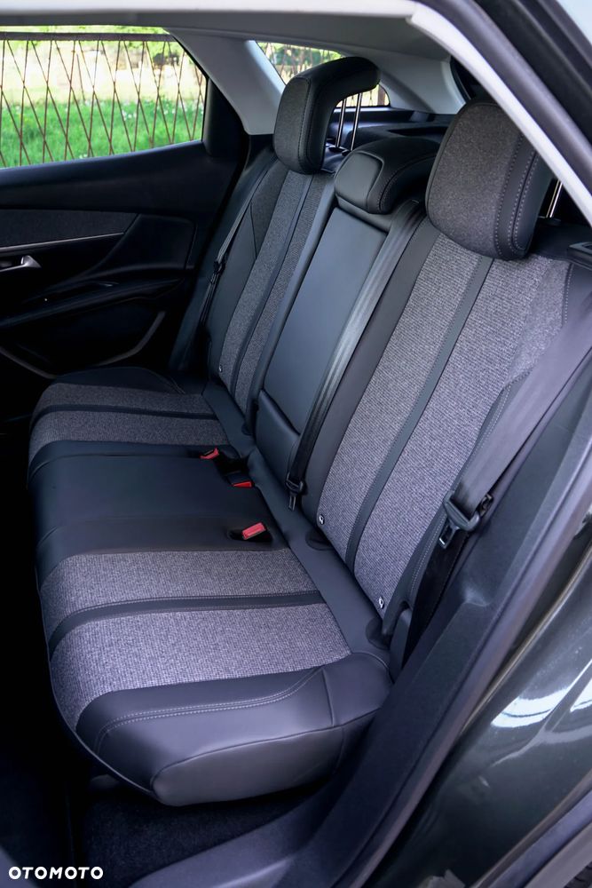 Peugeot 3008 BlueHDi 130 Stop & Start EAT8 Allure - 31