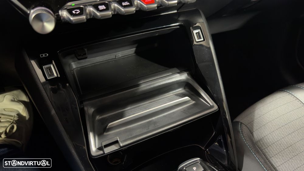 Peugeot e-208 Allure - 29