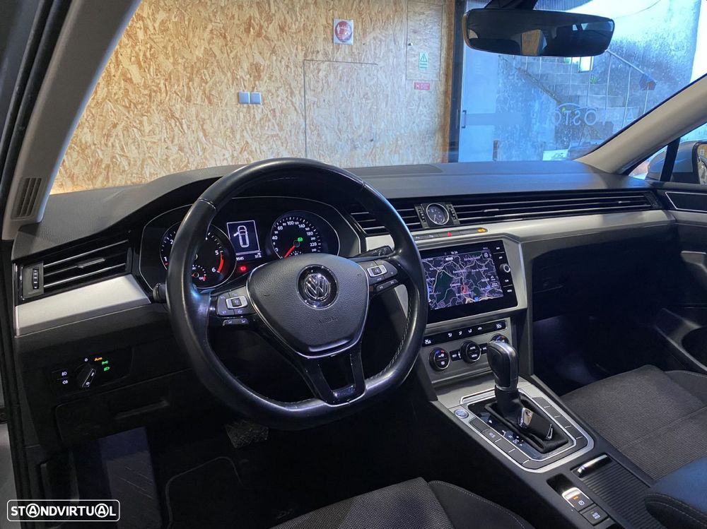 VW Passat Variant - 24