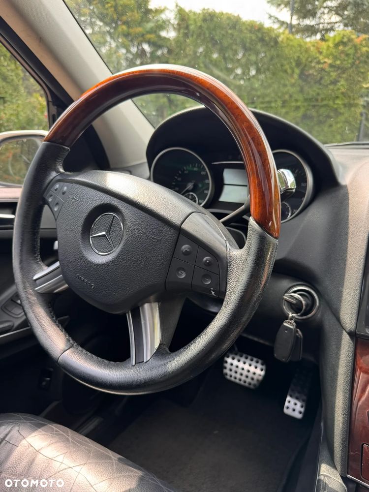 Mercedes-Benz ML 500 4-Matic - 32
