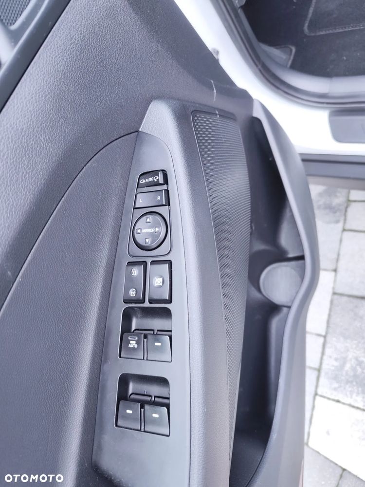 Hyundai Tucson 1.7 CRDI BlueDrive Style 2WD - 34