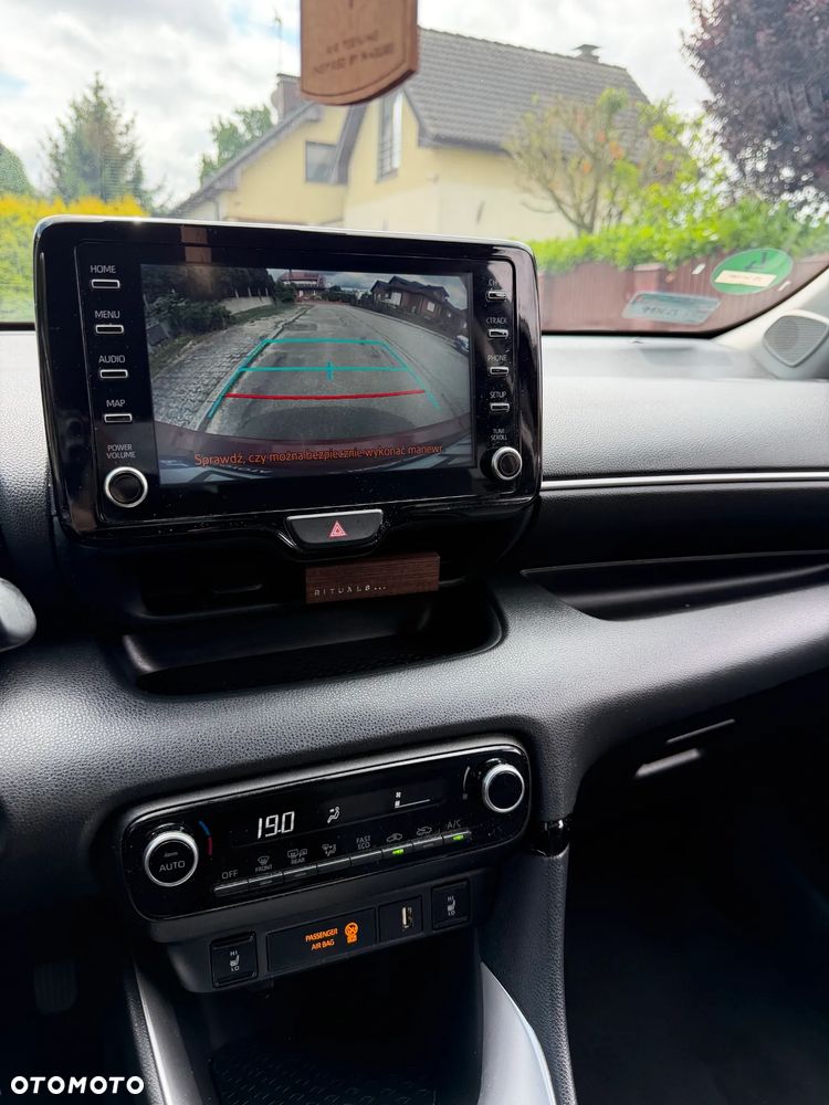 Toyota Yaris Hybrid 100 Active - 28